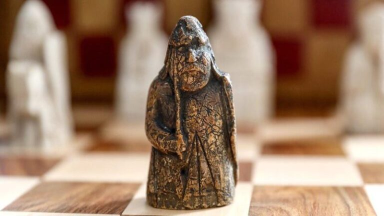 Un Anticuario Compró una Pieza de Ajedrez Medieval por 5 Libras y resulta que vale 1 Millón