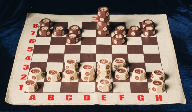 Ajedrez Ruso: Las Reglas del Juego, la Historia de su Aparición