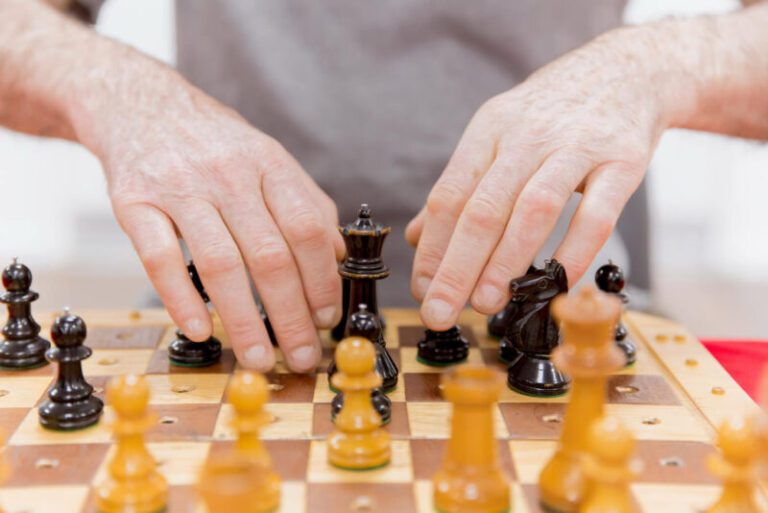 Braille y más Allá – Explorando el Mundo del Ajedrez para los Jugadores Ciegos