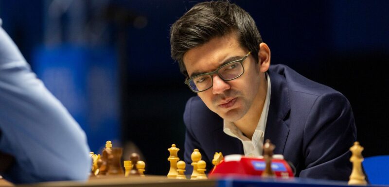 Anish Giri Persiguiendo a Carlsen Cuando Magnus Juega Muy Bien, me Motiva Más