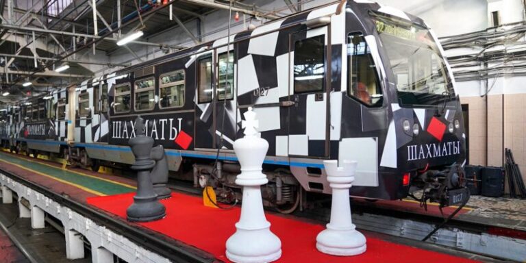 El Nuevo Tren Temático de Ajedrez del Metro de Moscú (Fotos)