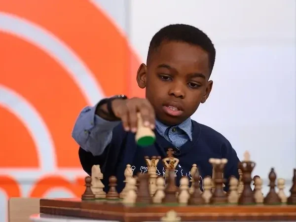 Tani Adewumi de 12 años podría convertirse en el gran maestro de ajedrez más joven de la historia