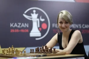 La FIDE confirma finalmente el título de GM a Elisabeth…