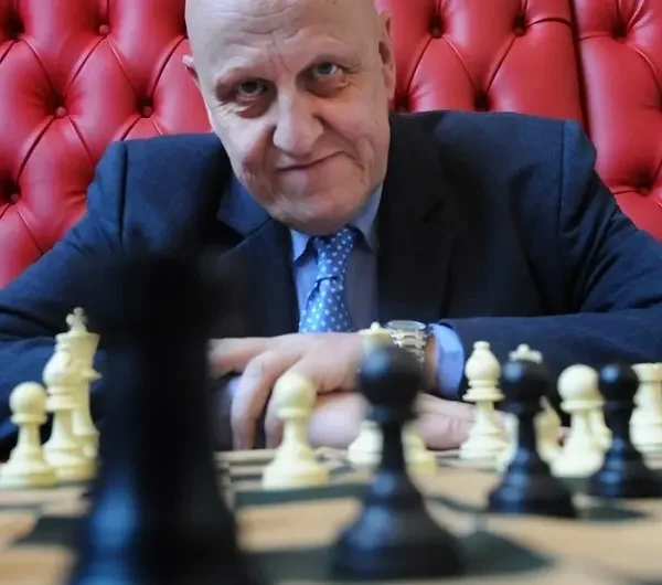 Biografía de Leontxo García: El pensamiento profundo en el ajedrez y la…