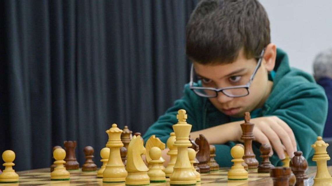 Prodigio del ajedrez el argentino de 10 años Faustino Oro vence al número uno del mundo