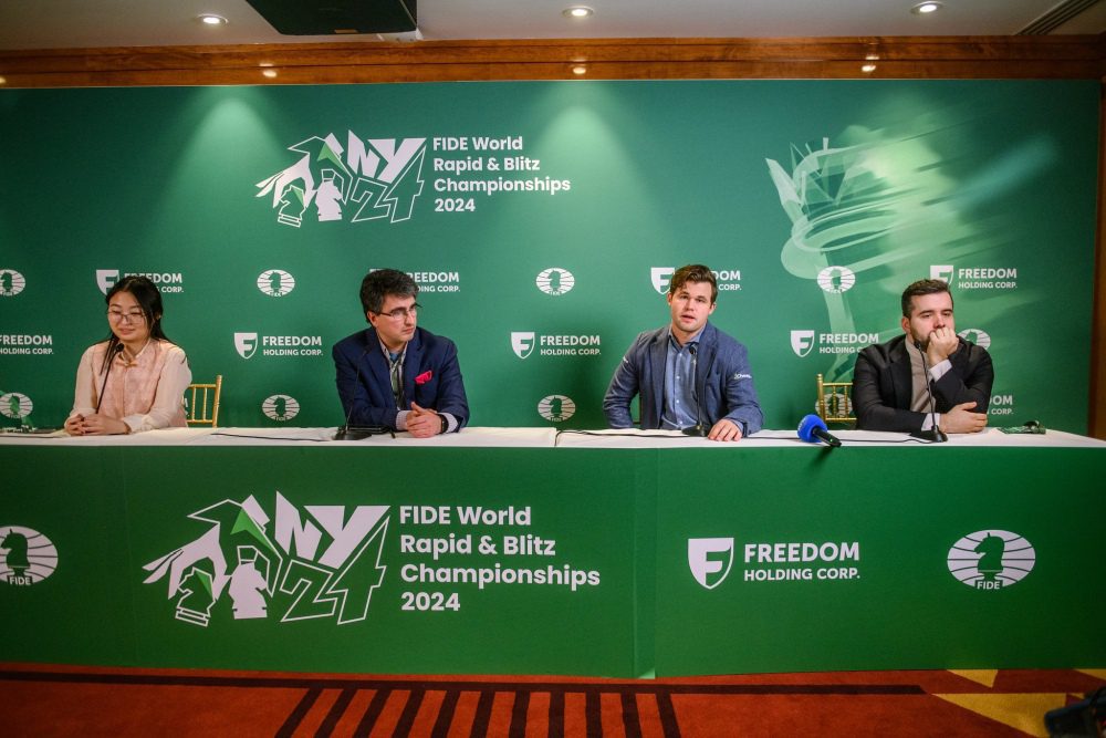 Carlsen y Nepomniachtchi comparten oro; Ju Wenjun triunfa en el Blitz femenino 5 Carlsen y Nepomniachtchi comparten oro; Ju Wenjun triunfa en el Blitz femenino