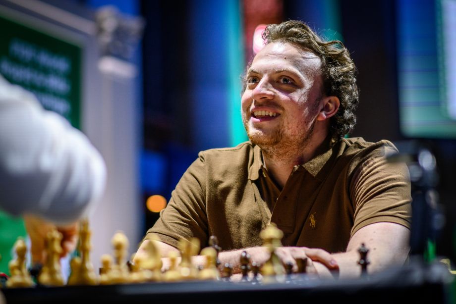 Magnus Carlsen sufrió otro colapso nervioso en el torneo. ¡Hans Niemann lo está provocando a propósito! 3 Magnus Carlsen sufrió otro colapso nervioso en el torneo. ¡Hans Niemann lo está provocando a propósito!