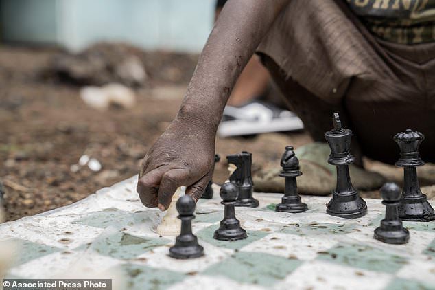 Un club de ajedrez para niños prospera en un campo de refugiados del Congo. Es algo más que un juego 25 Un club de ajedrez para niños prospera en un campo de refugiados del Congo. Es algo más que un juego