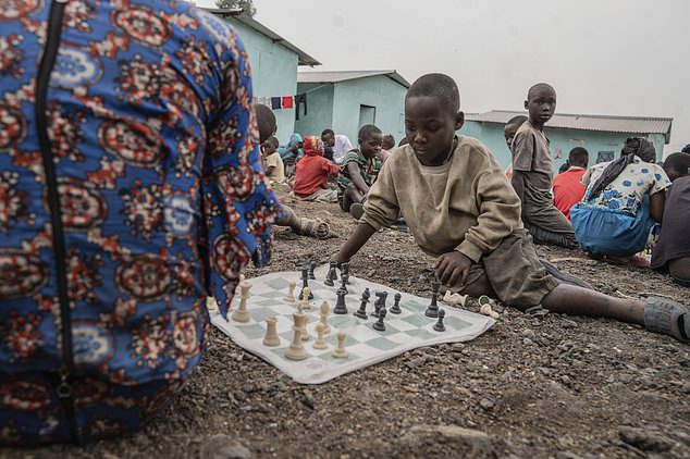 Un club de ajedrez para niños prospera en un campo de refugiados del Congo. Es algo más que un juego 23 Un club de ajedrez para niños prospera en un campo de refugiados del Congo. Es algo más que un juego