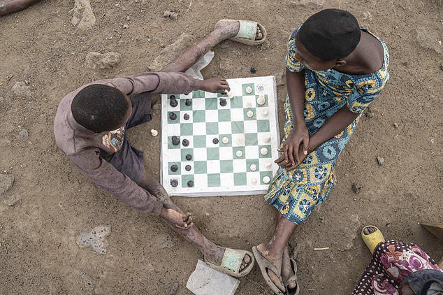 Un club de ajedrez para niños prospera en un campo de refugiados del Congo. Es algo más que un juego 21 Un club de ajedrez para niños prospera en un campo de refugiados del Congo. Es algo más que un juego