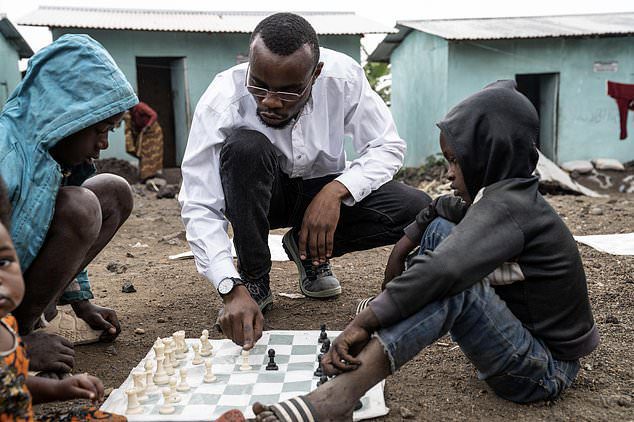Un club de ajedrez para niños prospera en un campo de refugiados del Congo. Es algo más que un juego 11 Un club de ajedrez para niños prospera en un campo de refugiados del Congo. Es algo más que un juego