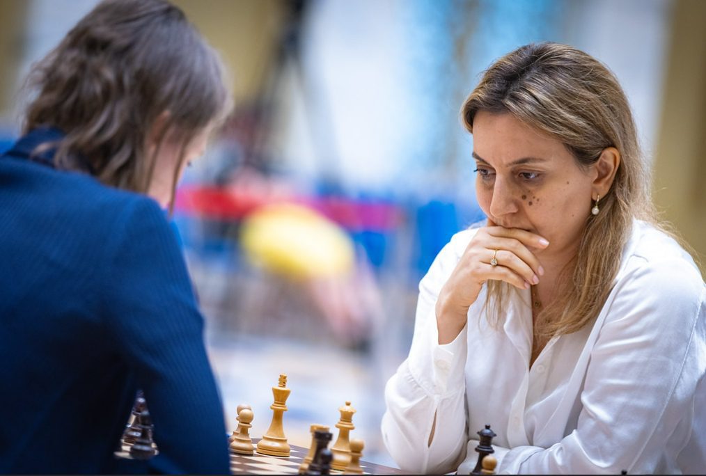 Bibisara Assaubayeva emerge como única líder tras la séptima ronda 12 Bibisara Assaubayeva emerge como única líder tras la séptima ronda