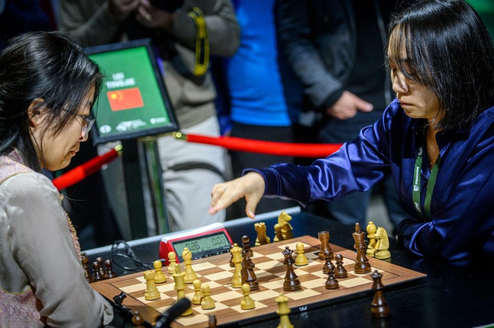 Carlsen y Nepomniachtchi comparten oro; Ju Wenjun triunfa en el Blitz femenino 7 Carlsen y Nepomniachtchi comparten oro; Ju Wenjun triunfa en el Blitz femenino