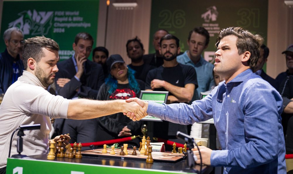 Carlsen y Nepomniachtchi comparten oro; Ju Wenjun triunfa en el Blitz femenino 4 Carlsen y Nepomniachtchi comparten oro; Ju Wenjun triunfa en el Blitz femenino