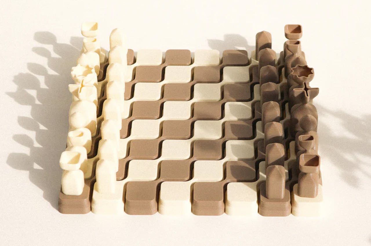 Juego de ajedrez impreso en 3D rinde homenaje a la invasión de Ucrania con un conmovedor diseño con temática de guerra 7 Juego de ajedrez impreso en 3D rinde homenaje a la invasión de Ucrania con un conmovedor diseño con temática de guerra