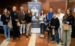 Ilustración de el 11? festival mundial de ajedrez de judit polgar atrae a miles de pe ajedrez