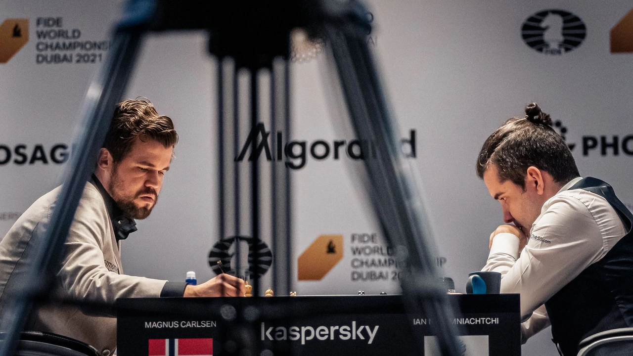 Carlsen vs. Nepómniashchi: Los Rivales del Mundial se Reencuentran 5 Años Después en la Global Chess League 1 Magnus Carlsen e Ian Nepómniashchi frente a frente en la Global Chess League