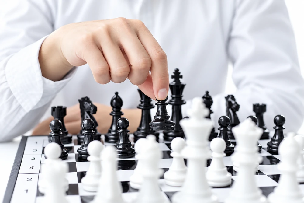 Mate en 4 Jugadas: 3 Problemas Complejos en Ajedrez 1 Mate en 4 Jugadas: 3 Problemas Complejos en Ajedrez