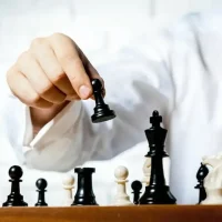 Posiciones críticas en ajedrez: 20 retos de cálculo eficaz