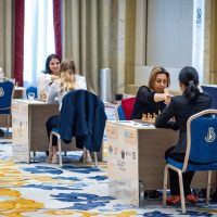 Ilustración de segunda ronda del torneo fide wgp tbilisi un día de empates inesperado ajedrez