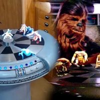 Ilustración de el holojedrez de star wars recreado en la vida real mediante holograma ajedrez