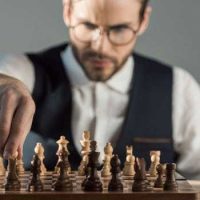 Imagen ilustrativa sobre 10 grandes beneficios para el cerebro por jugar al ajedrez en ajedrez