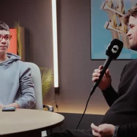 Ilustración de magnus carlsen le dice a faustino oro un día, messi tendr? suerte de s ajedrez