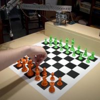 Imagen ilustrativa sobre mira este robot raspberry pi que juega al ajedrez en ajedrez
