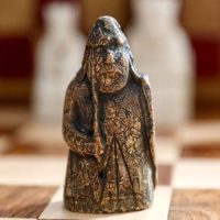 Ilustración de un anticuario compró una pieza de ajedrez medieval por 5 libras y resu ajedrez